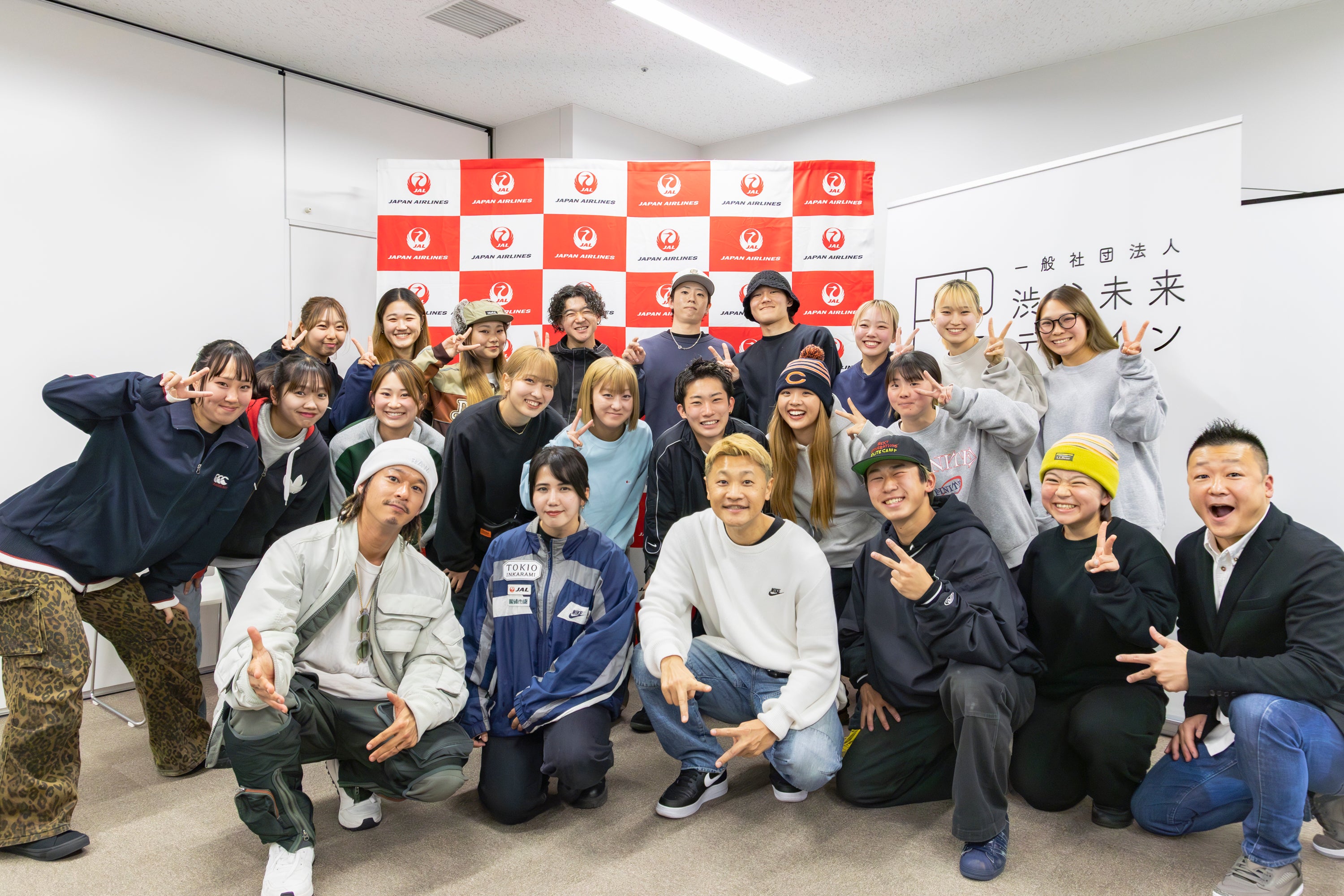 若者の海外旅行離れが社会課題となっている今、若者が海外へ行くきっかけをつくる。JALカードがその第一歩になりたい。