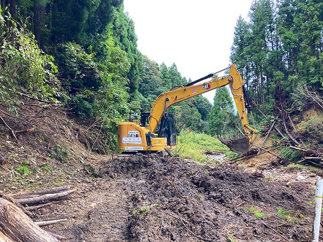 能登地震寄付　２冊セット割引　パリ・モードの200年18世紀から現代まで 大型本 パリ・モ-ドの200年 (2) | 南 静 |本 | 通販 | Amazon