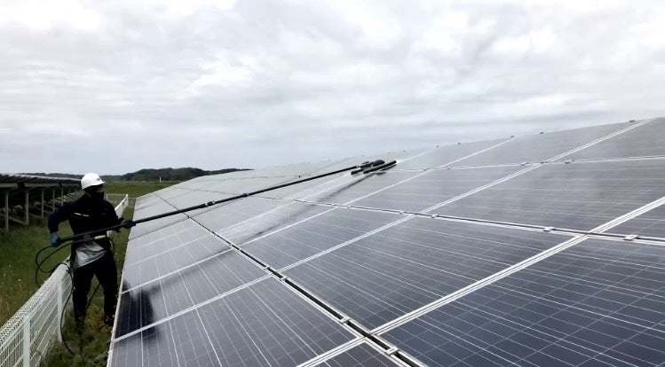 障碍者雇用で再エネ発電量アップ！太陽光パネル洗浄サービス「Sera P