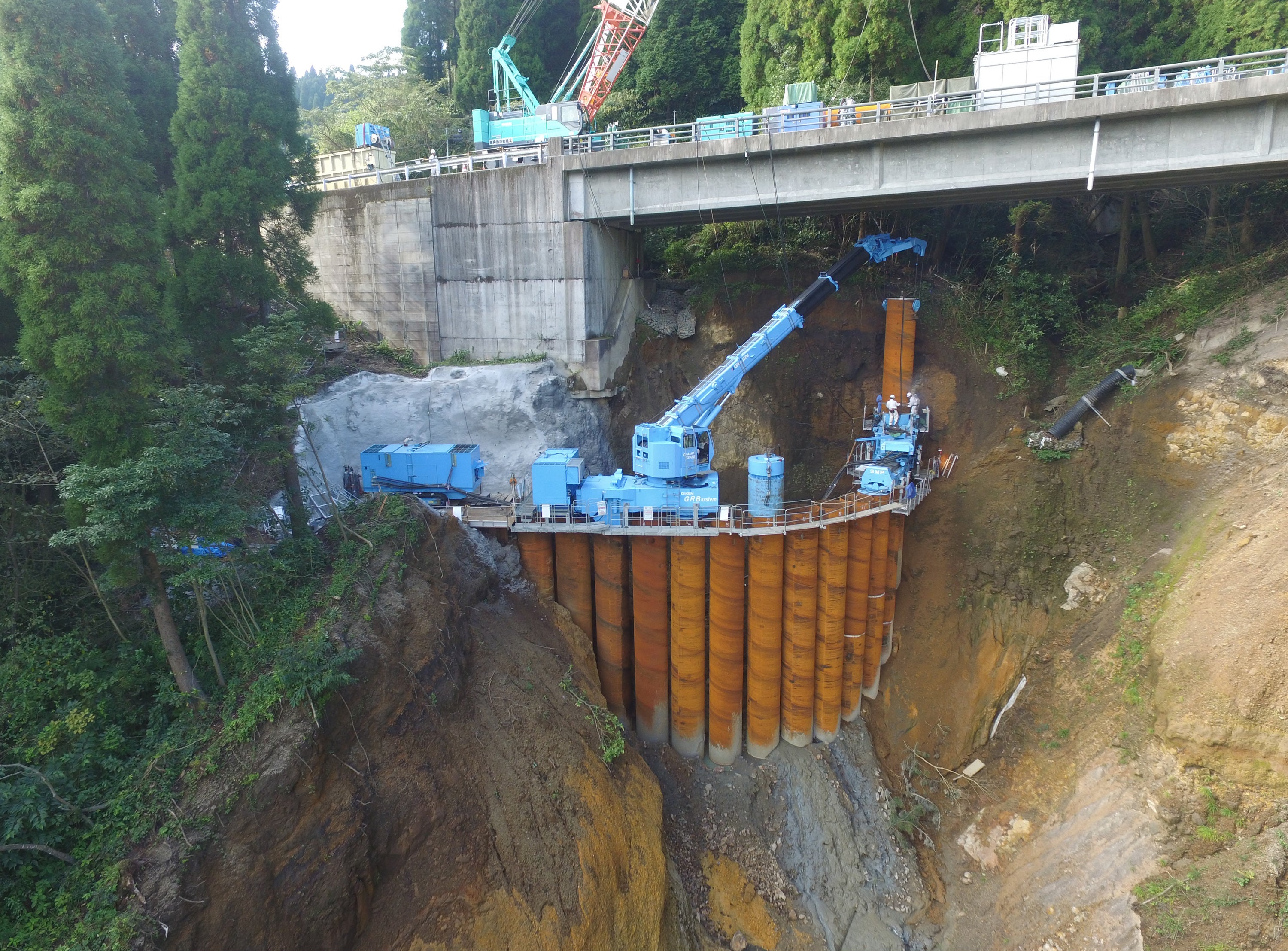 杭打ち工事による建設公害を一掃。無振動・無騒音の杭打ちを実現した杭