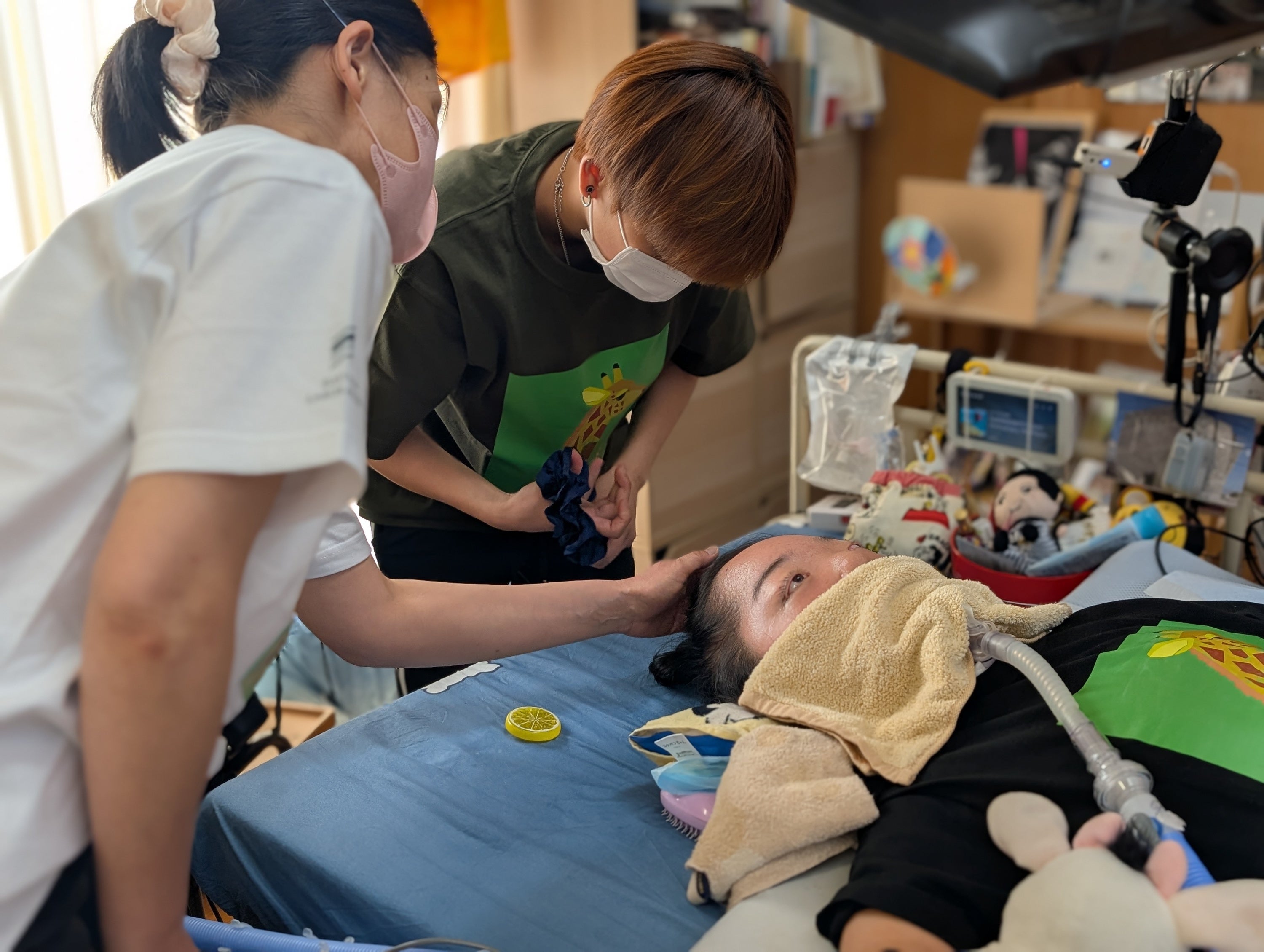 手足を動かすことができない重い障害のある2人が描いた作品が立ち上げのきっかけ。「ユースタイルパラアートプロジェクト」