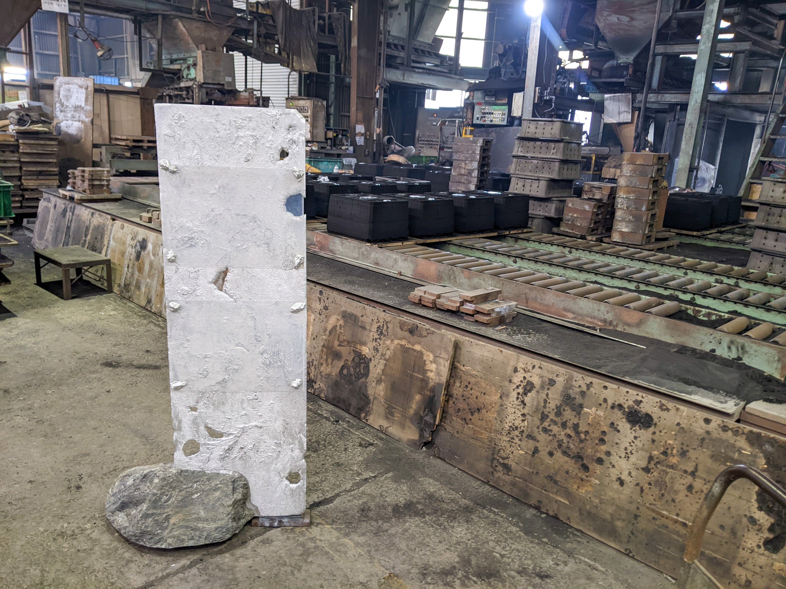 「災害廃材を活用したサインスタンド」伝統の砂型鋳造で記憶をカタチ作る