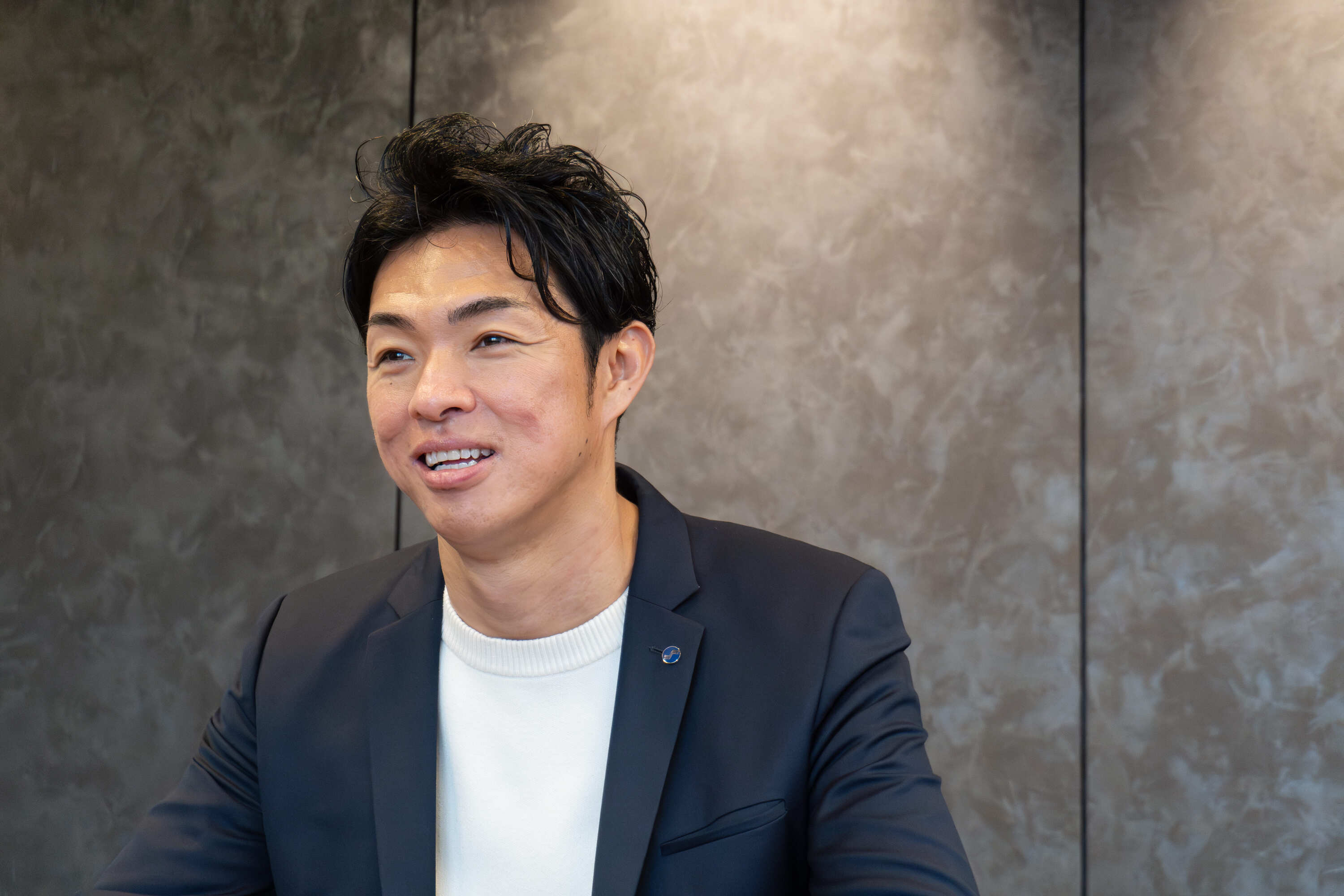 評判高い先進的な技術と取り組みでディスプレイ業界をリードする株式会社昭栄美術。社長が掲げる「社員のしあわせ」を重視した会社づくりが生んだ一致団結の文化