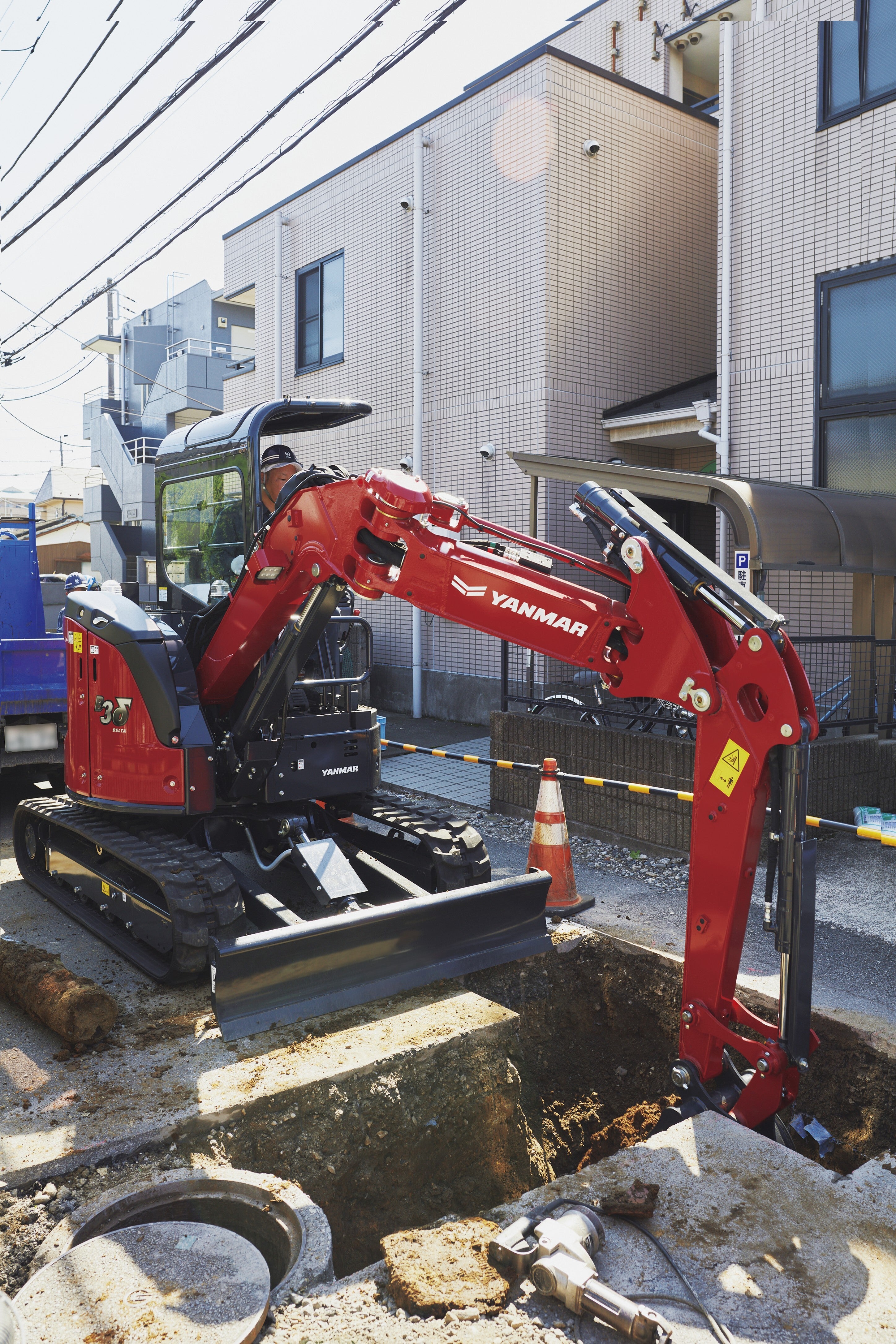 1円～ ヤンマー YANMAR CONSTRUCTION EQUIPMENT ホイールローダーV4 /ミニカー 重機 ☆YANMAR B2-5。マルチ。倍速。1727時間 2011年☆ YANMAR B2-5 Excavator☆