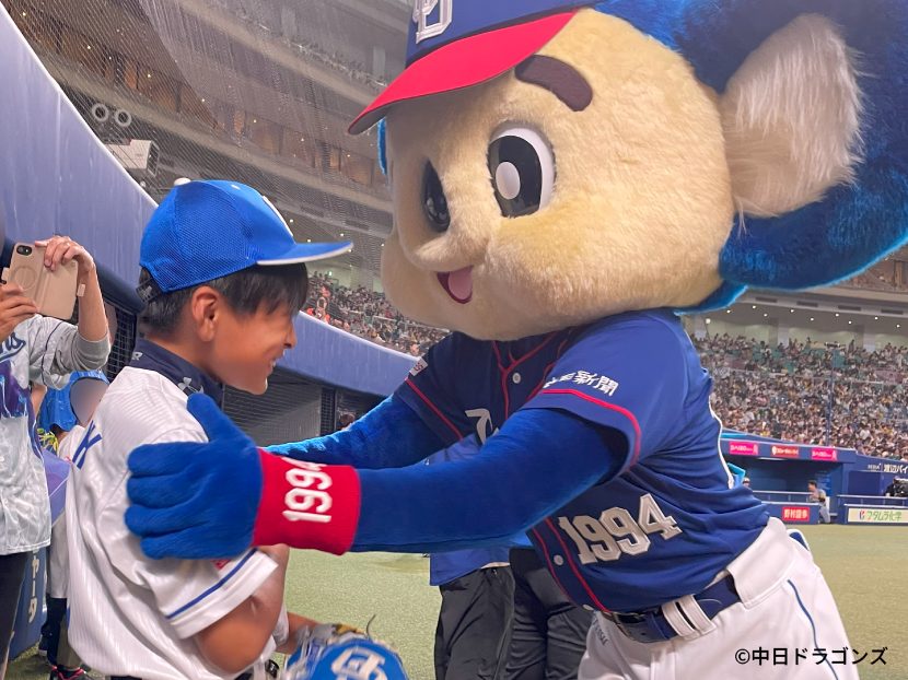 1,186人から選ばれた小学5年生が2万人を沸かしたコミュファ光ナイター始球式！その裏側に密着。