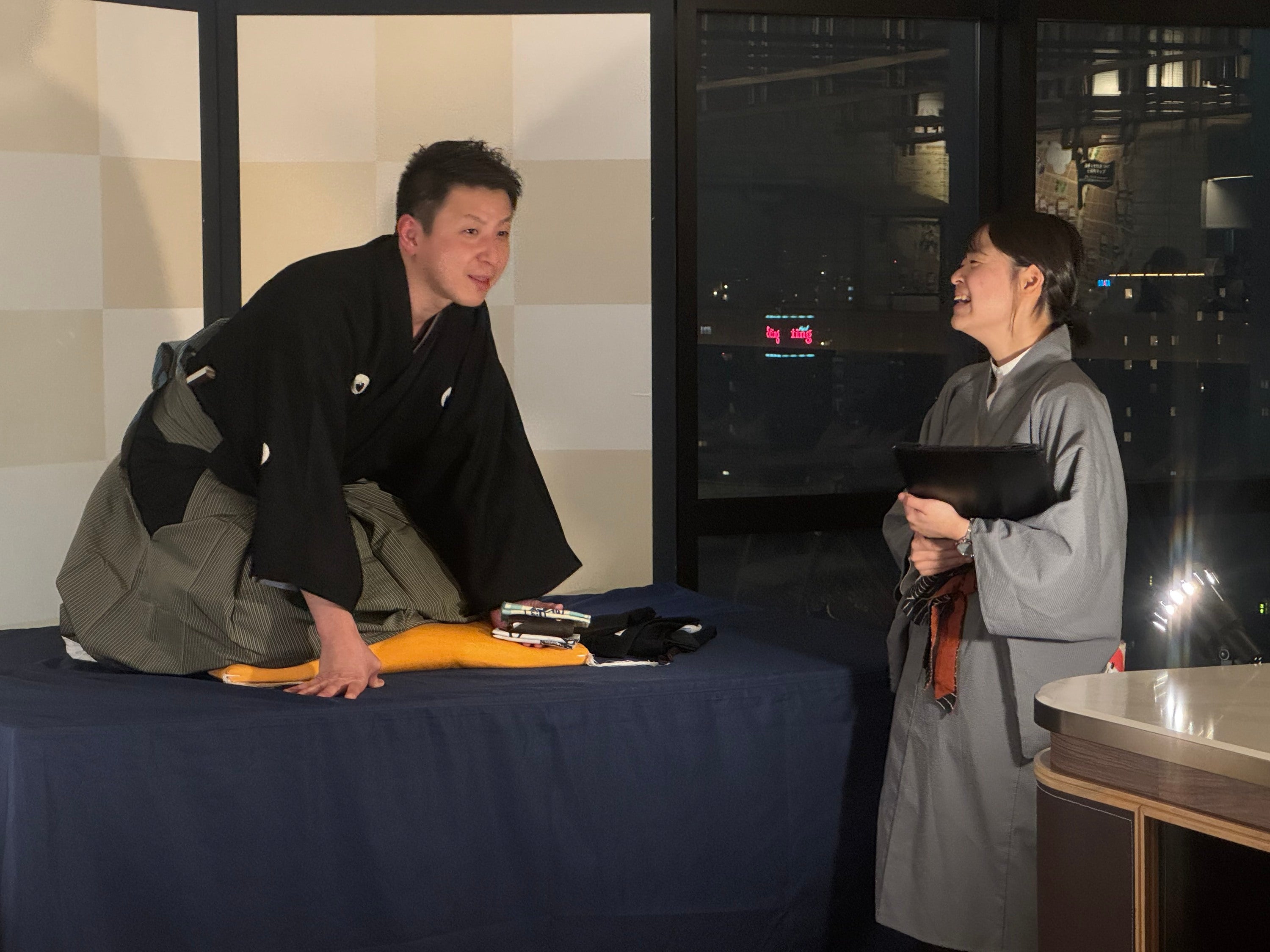 「ホテルで落語？」孤立無援の企画を救ったのは、沖縄からの一声だった。OMO3浅草が、流血ハプニングさえ笑いに変えて5,000人を魅了するまでの物語