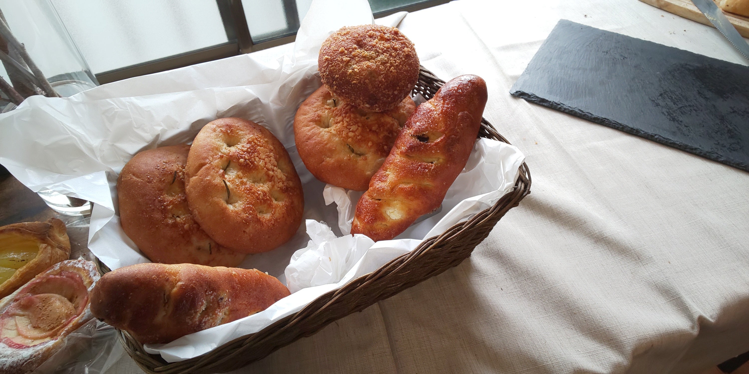 社会起業家とパンマニアのエンジニアが創業した、パンのフードロス削減