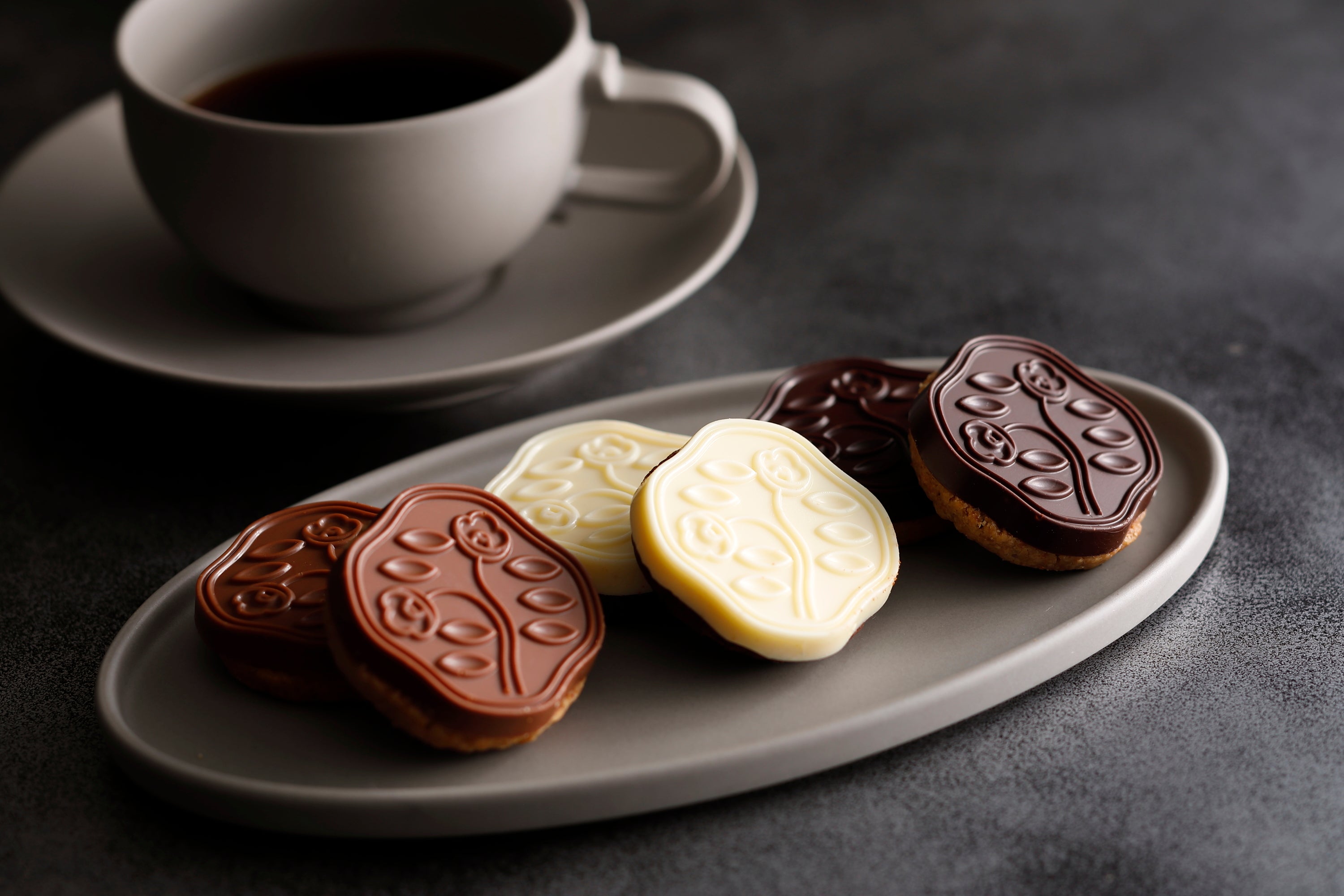 1902年に創業した資生堂パーラーの伝統ある“花椿マーク”を象った新商品