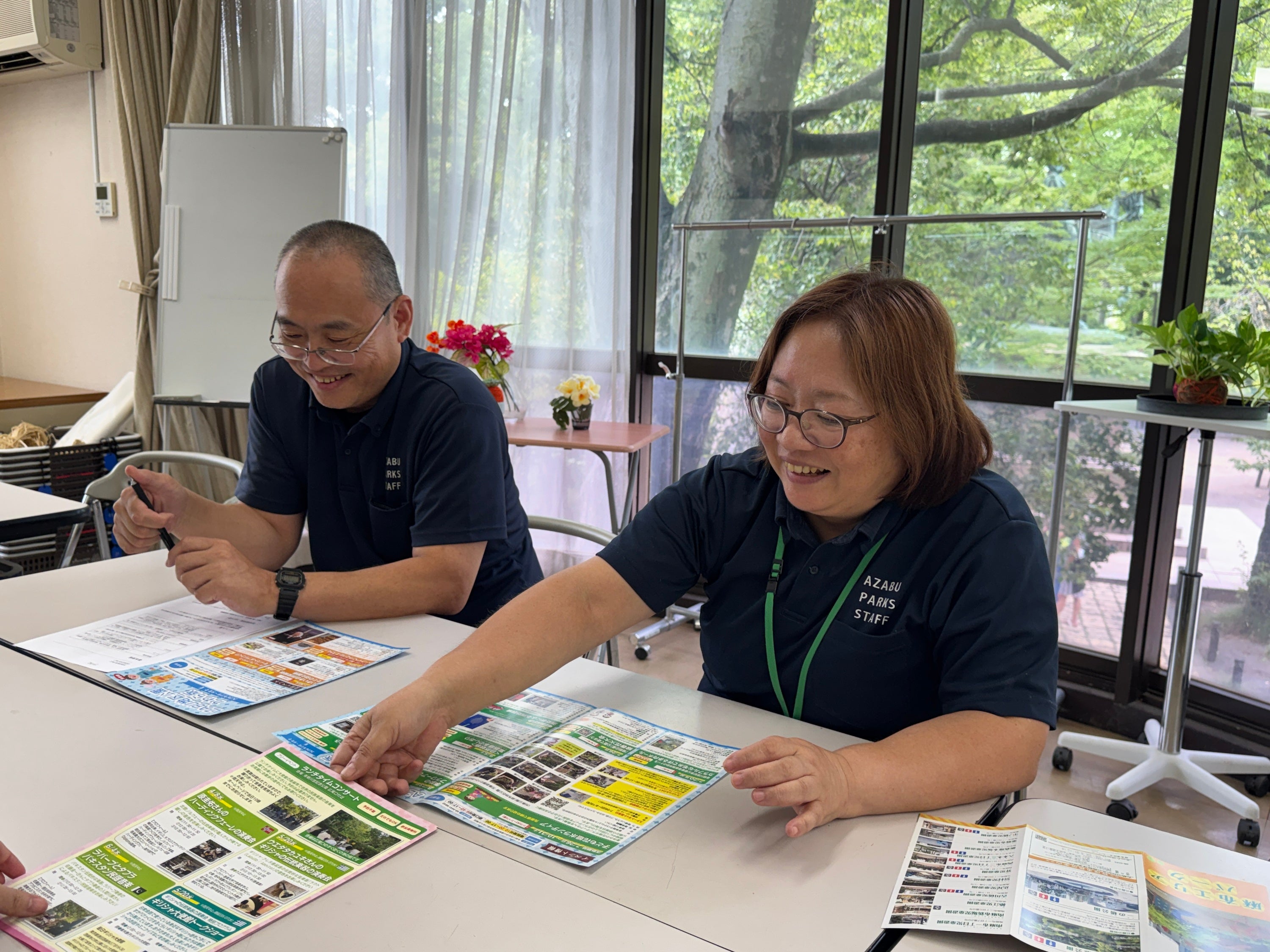 子どもたちが公園ボランティアで手にする「人生初の表彰状」。日比谷花壇が麻布で育む地域のつながりと、ウェルビーイングな仕組みとは