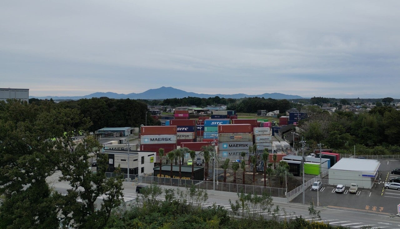 NETFLIX独占配信『忍びの家』のロケ地にもなった、日本初の本格的ドライポートを運営する吉田運送の挑戦　24年問題対応、GX・脱炭素への貢献、TTNEコラボサウナ