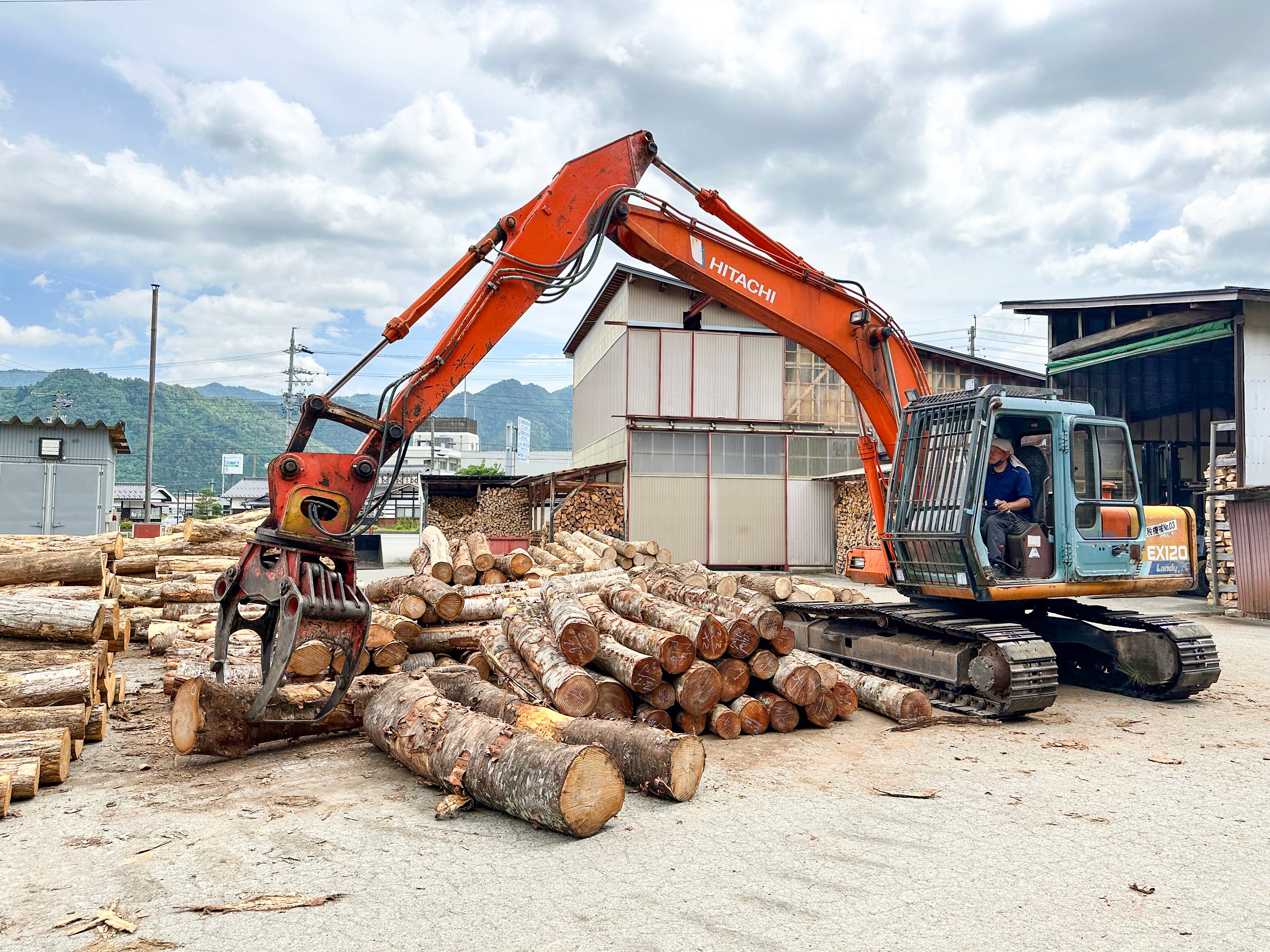 BBQの新定番。岐阜県飛騨市産広葉樹を活用したウッドプランク