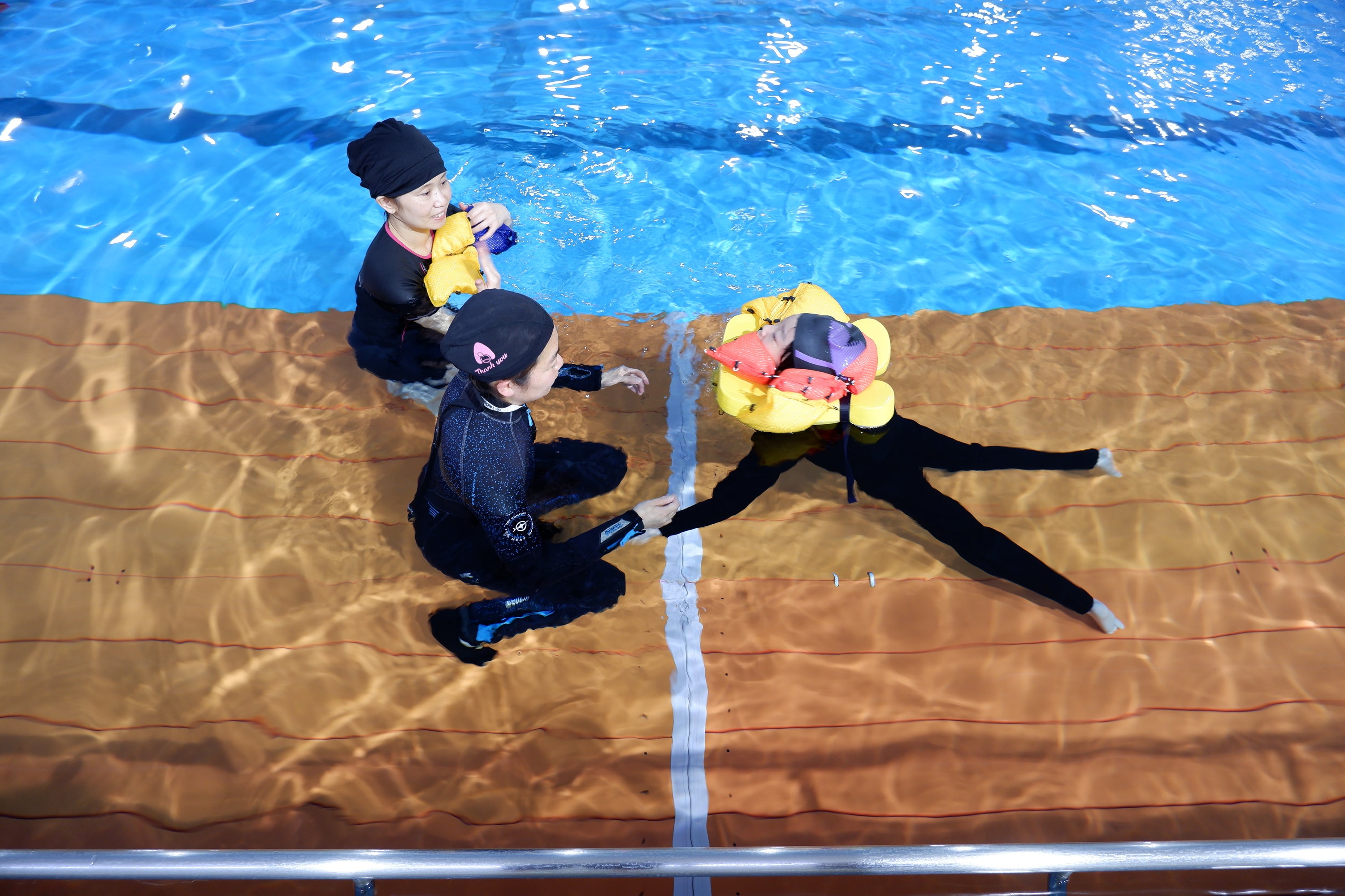 肢体不自由　プールグッズ　「ヘッドフロート」 重心っコのくらし𖤘 重症心身障害児そう君 | そう君が小さな頃