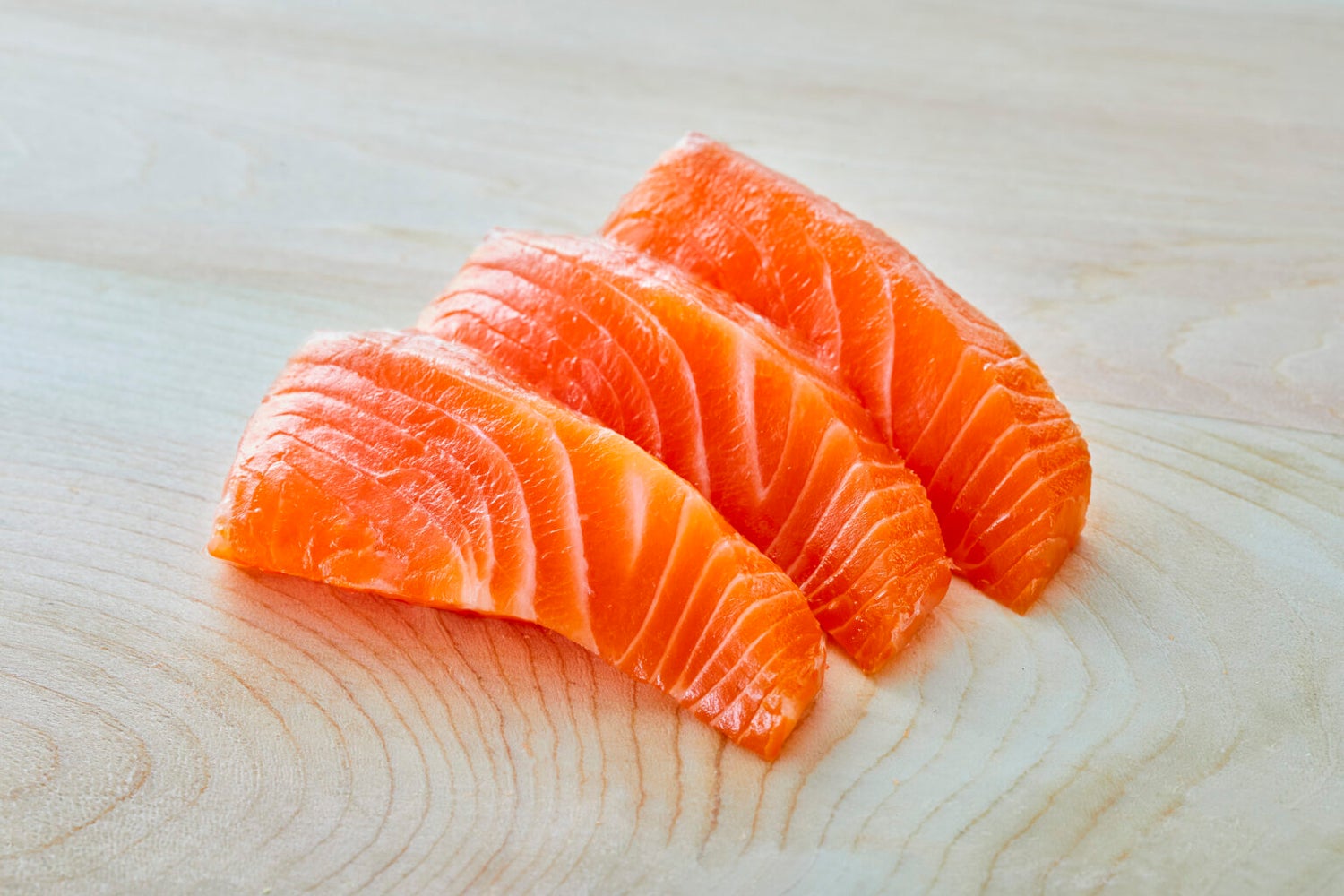 陸で育ったサーモンが食卓に並ぶ日ーー水処理テクノロジーの共創が陸上養殖を加速する