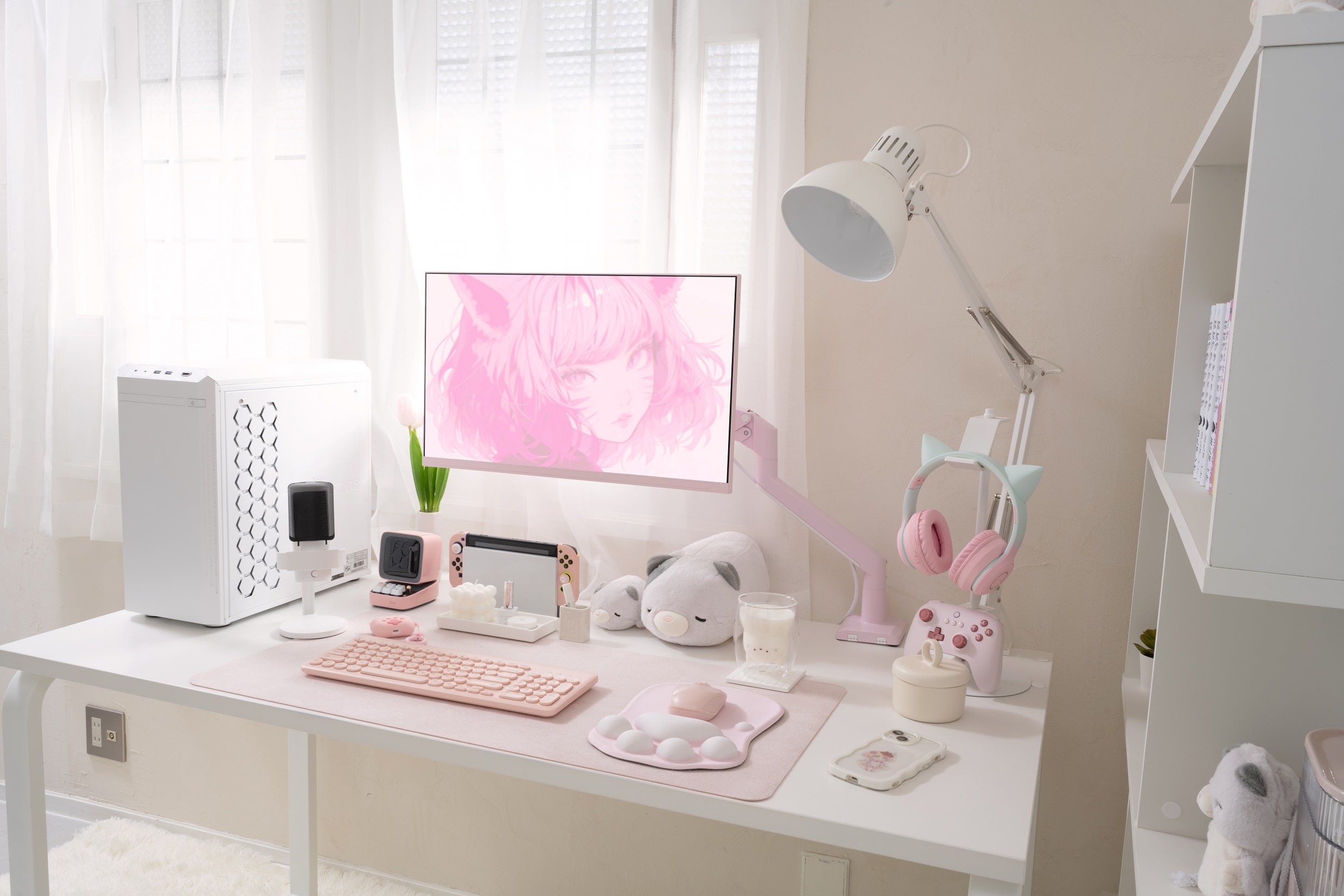 カラフルなゲーミングモニターがSNSで話題沸騰。業界の常識を覆した